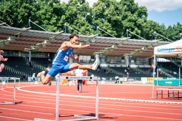 Jordan Gordon (OTB Osnabrueck) ueber 400m Huerden am 02.07.2022 waehrend den NLV+BLV Leichtathletik-Landesmeisterschaften im Jahnstadion in Goettingen (Tag 1)